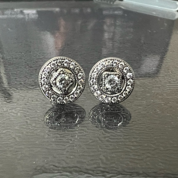 Adjustable earrings - Picture 1 of 3